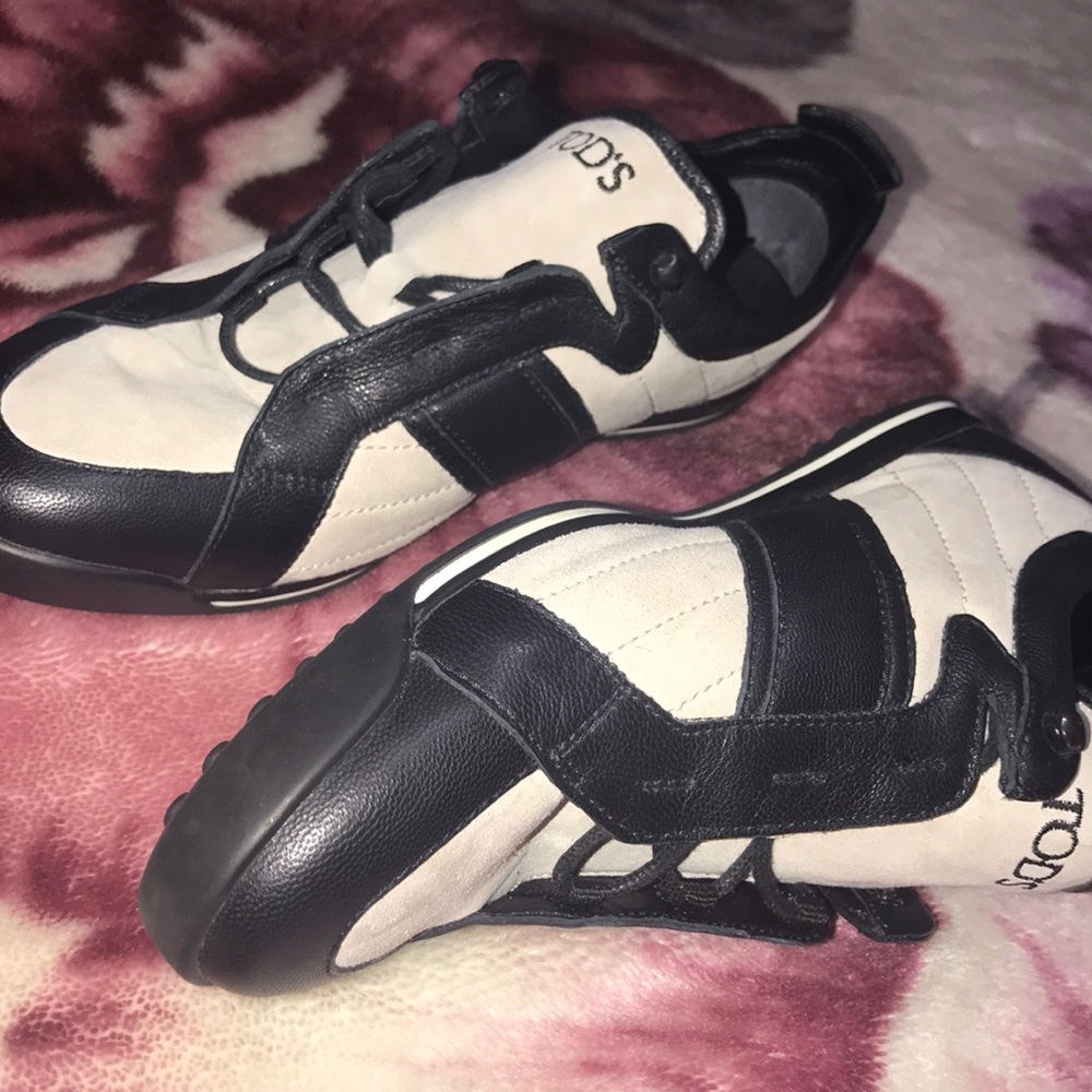 TODS AUTHENTIC WOMENS SHOES. BRAND SPANKIN NEW